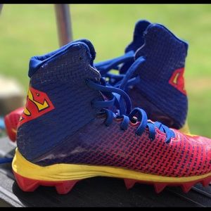 Boys super man cleats!! Size 3